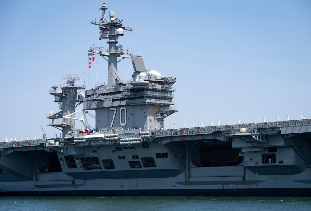 USS Carl Vinson (CVN 70) Arrives in San Diego