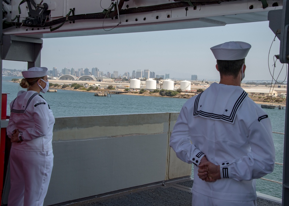 USS Carl Vinson (CVN 70) Arrives in San Diego