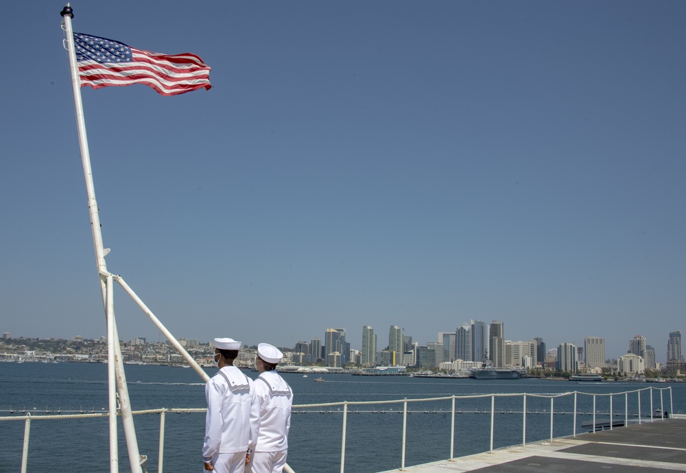 USS Carl Vinson (CVN 70) Arrives in San Diego