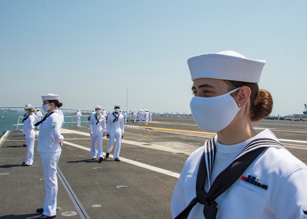 USS Carl Vinson (CVN 70) Arrives in San Diego