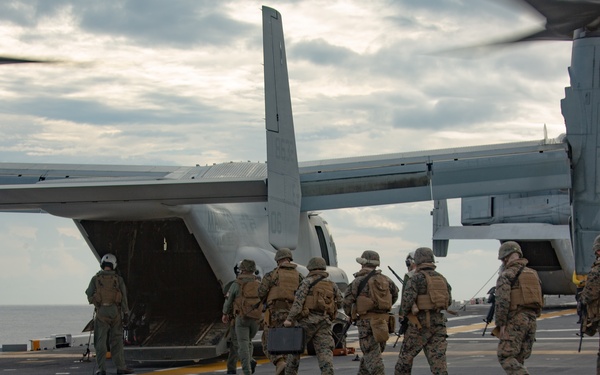 Marines with 31st MEU FCE embassy reinforcement drill