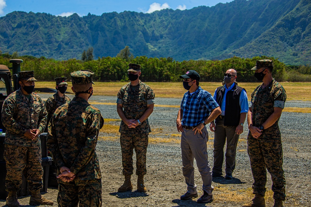 Secretary of Defense visits Hawaii Marines