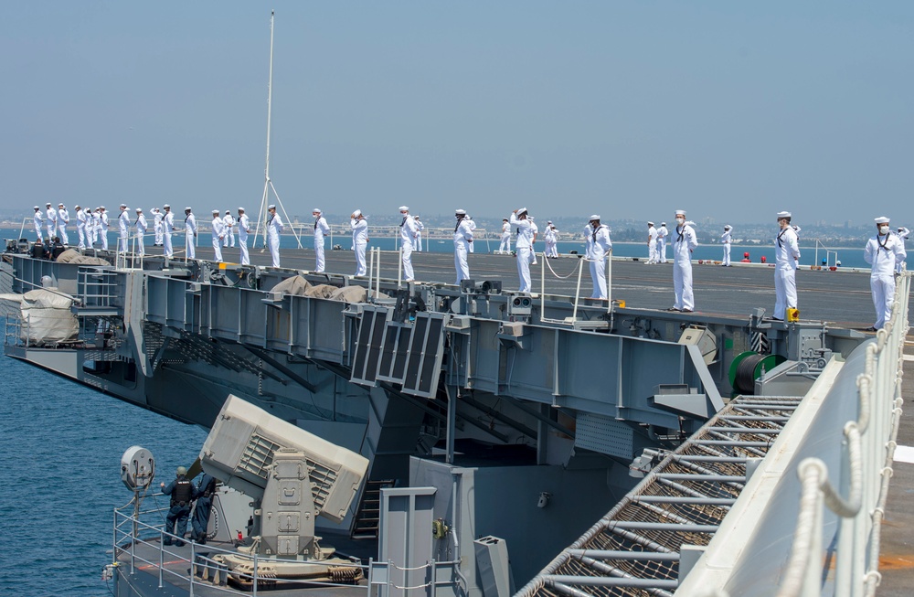USS Carl Vinson (CVN70) Arrives in San Diego