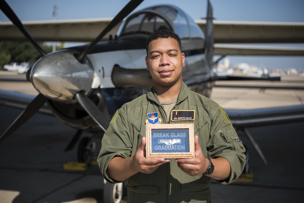 Enlisted graduate of Pilot Training Next instructs at Laughlin