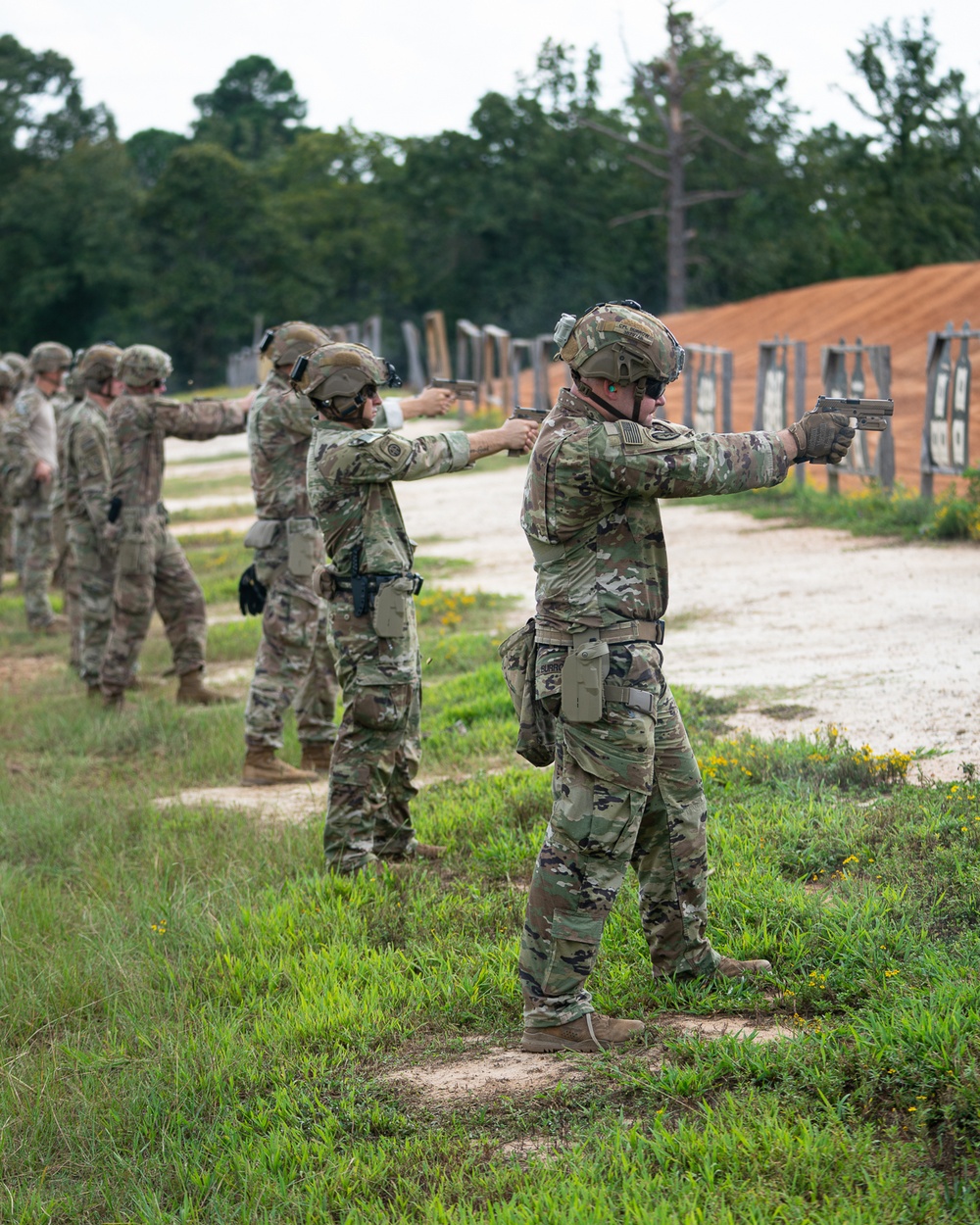 Paratroopers train with new M17 service pistol