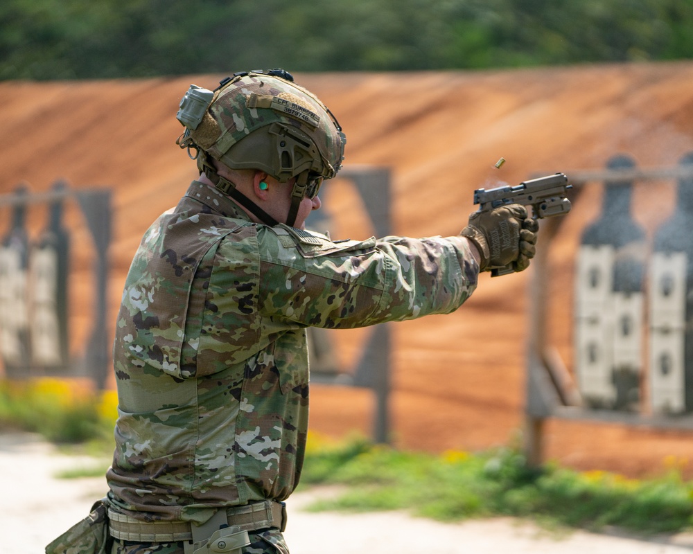 Paratroopers train with new M17 service pistol