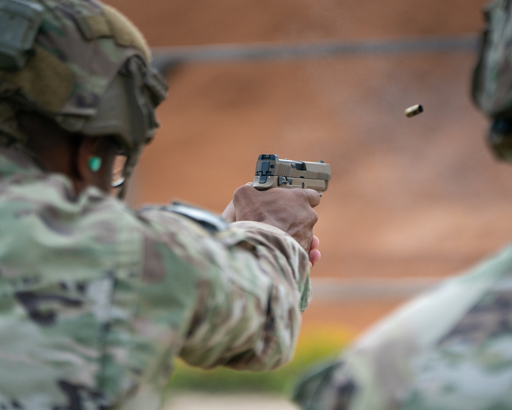 Paratroopers train with new M17 service pistol