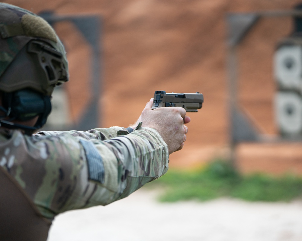 Paratroopers train with new M17 service pistol