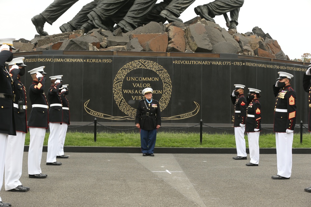 Marines of Marine Barracks Washington recieve the honor of meeting &quot;Woody&quot;
