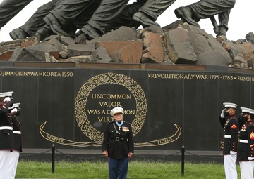 Marines of Marine Barracks Washington recieve the honor of meeting &quot;Woody&quot;