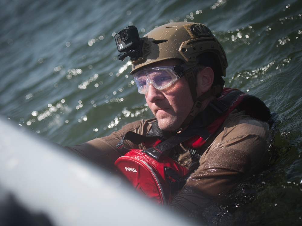 SERE specialists connect with Ospreys, conduct rescue hoist operations