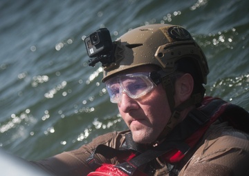 SERE specialists connect with Ospreys, conduct rescue hoist operations