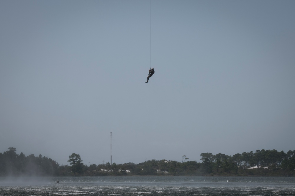 SERE specialists connect with Ospreys, conduct rescue hoist operations