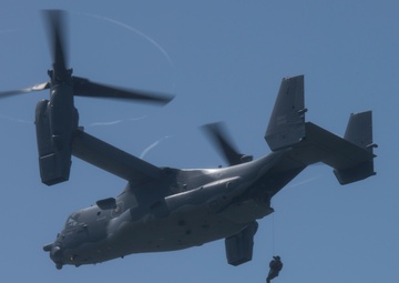SERE specialists connect with Ospreys, conduct rescue hoist operations