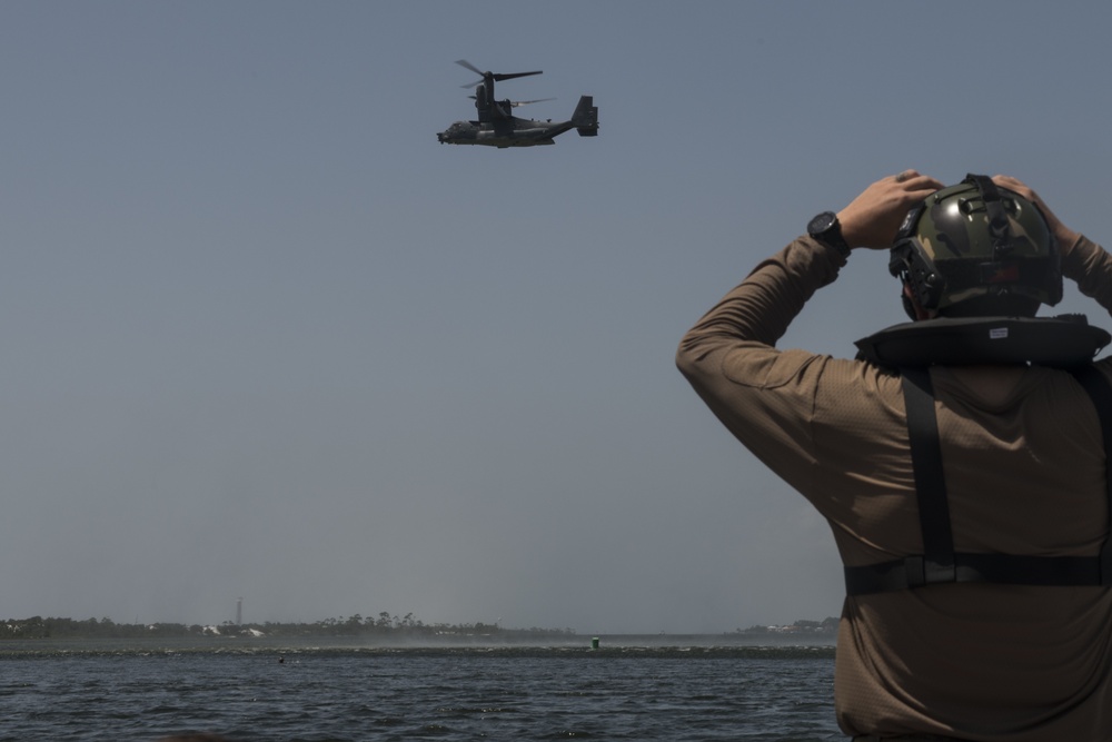 SERE specialists connect with Ospreys, conduct rescue hoist operations