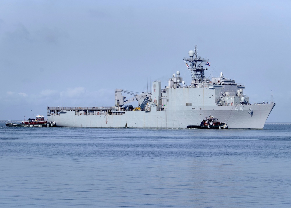 USS Gunston Hall Gets Underway for Sea Trials