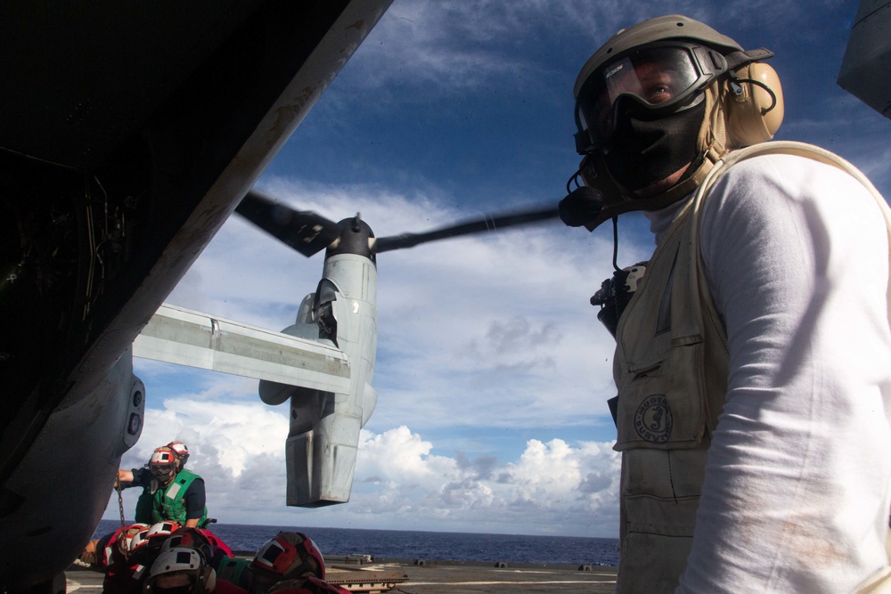 VMM-262 makes an ammo delivery