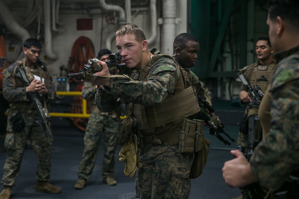 BLT 2/4, 31st MEU perform gun drills aboard USS America