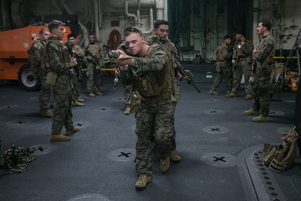 BLT 2/4, 31st MEU perform gun drills aboard USS America