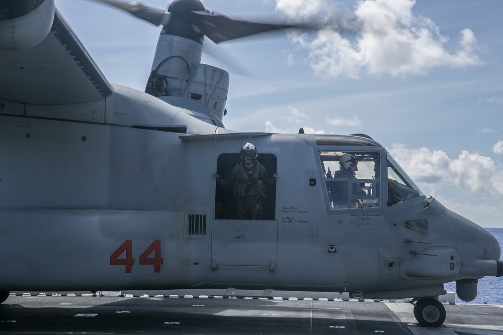 VMM-262, 31st MEU conduct flight operations aboard USS America