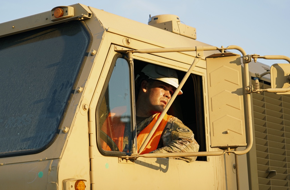 4/2 Soldiers conduct maintenance during port operations