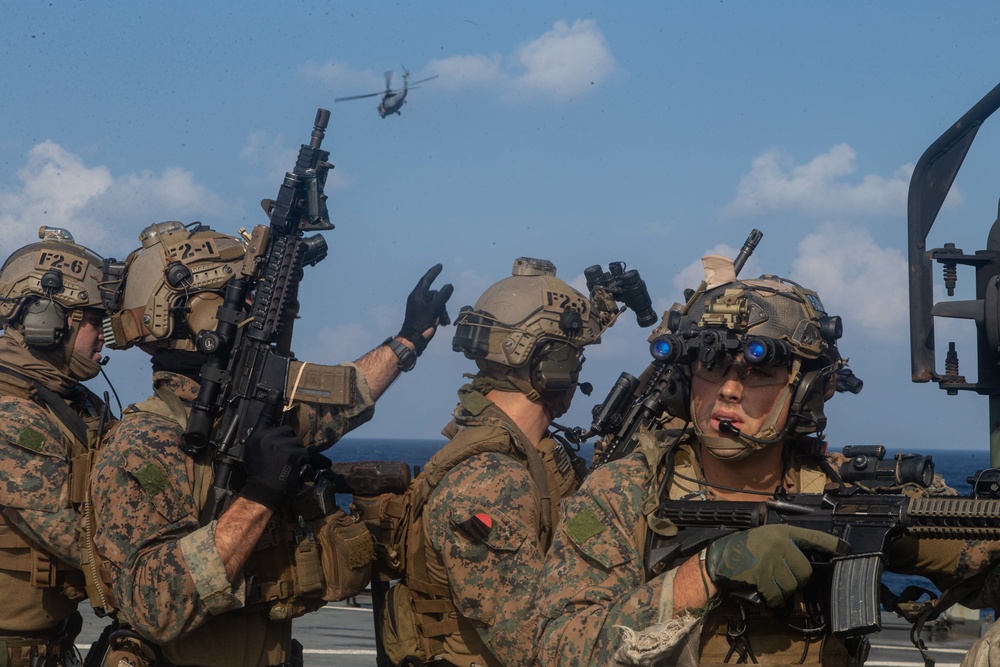 Reconnaissance Marines with the 31st MEU perform VBSS in South China Sea