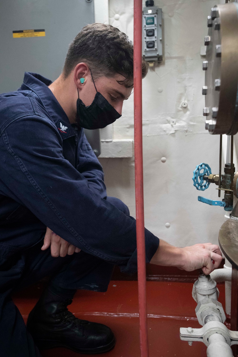 USS Ralph Johnson Sailors Water Wash Gas Turbine Engine