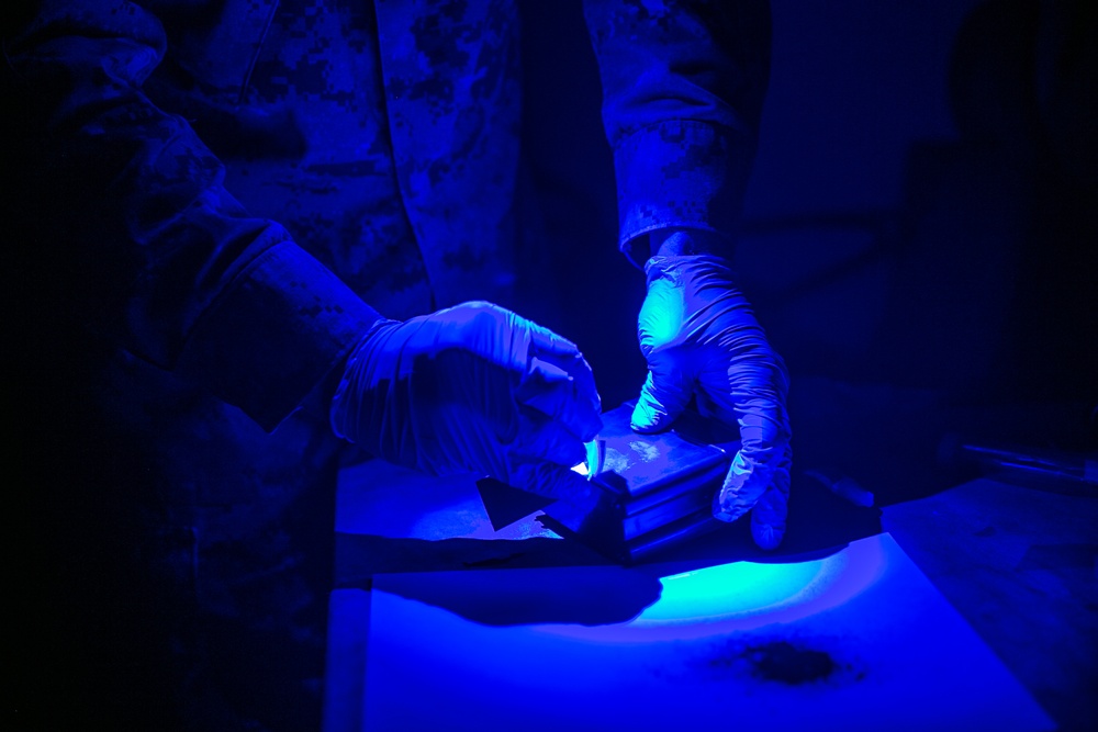 3d LE demonstrates fingerprint capabilities aboard USS America