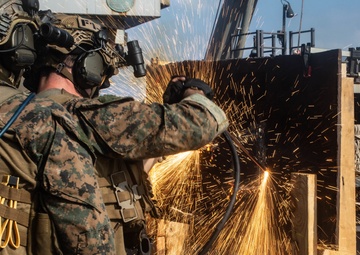 Prepare to be Boarded: 31st MEU - America ARG conduct VBSS rehearsal in South China Sea