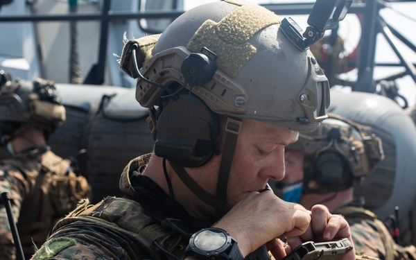 Reconnaissance Marines with the 31st MEU perform VBSS in South China Sea