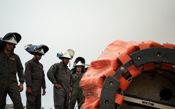 Marine Crash Fire Rescue joins Slink Fire battle
