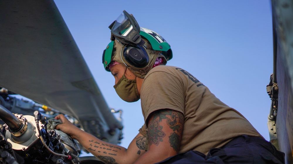 USS Halsey Conducts Helicopter Operations