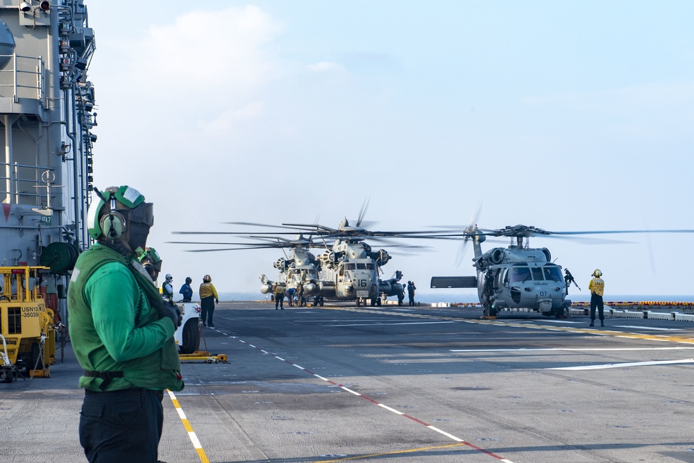 USS America (LHA 6) And 31st Marine Expeditionary Unit Conduct VBSS Exercise