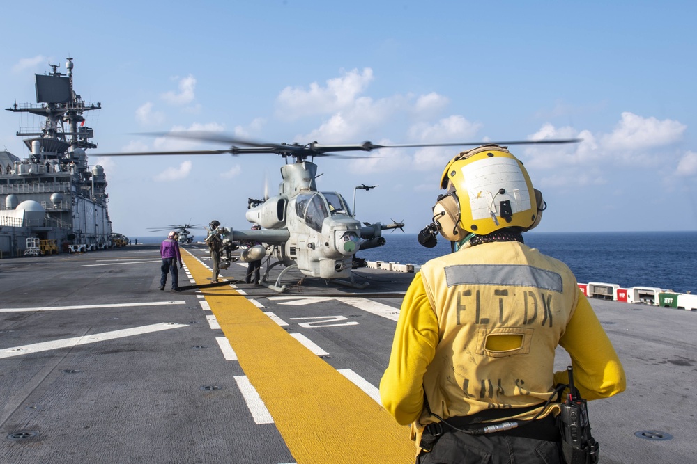 USS America (LHA 6) And 31st Marine Expeditionary Unit Conduct VBSS Exercise