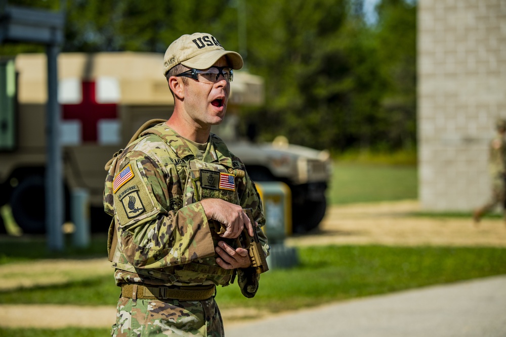 : 2020 U.S. Army Reserve Best Warrior Competition – Three-gun-transition lane