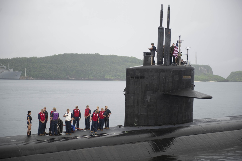 USS Chicago (SSN 721) Participates in Valiant Shield