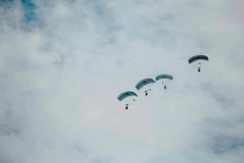 15th MEU Marines participate in high altitude-high opening course