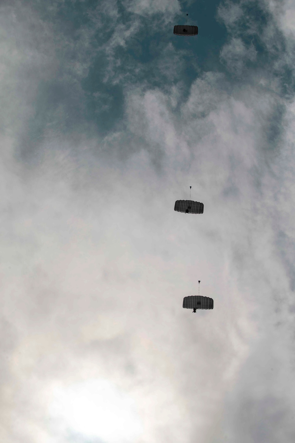 15th MEU Marines participate in high altitude-high opening course