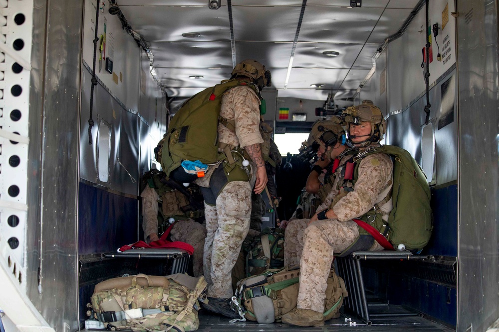 15th MEU Marines participate in high altitude-high opening course