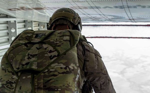 15TH MEU Marines participate in high altitude-high opening course