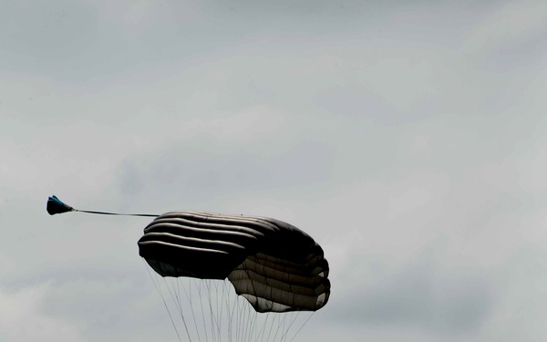 15th MEU Marines participate in high altitude-high opening course