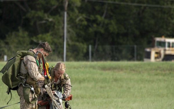 15th MEU Marines participate in high altitude-high opening course