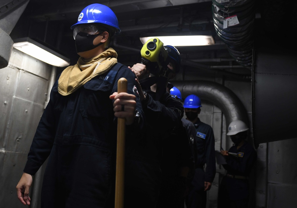 USS Blue Ridge Conducts Main-Space Fire Drill