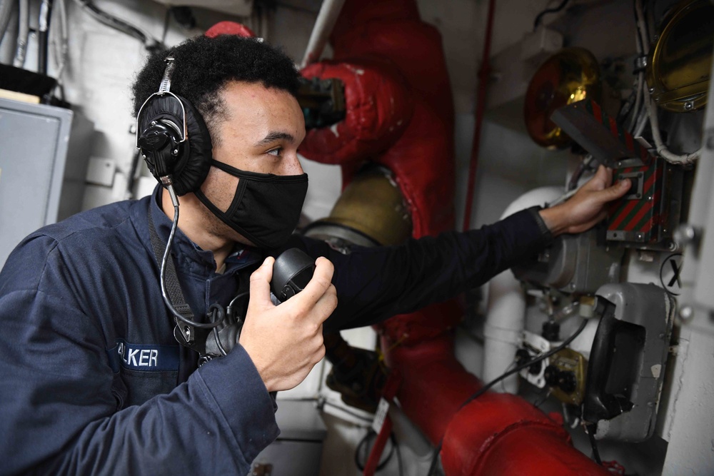 USS Blue Ridge Conducts Main-Space Fire Drill