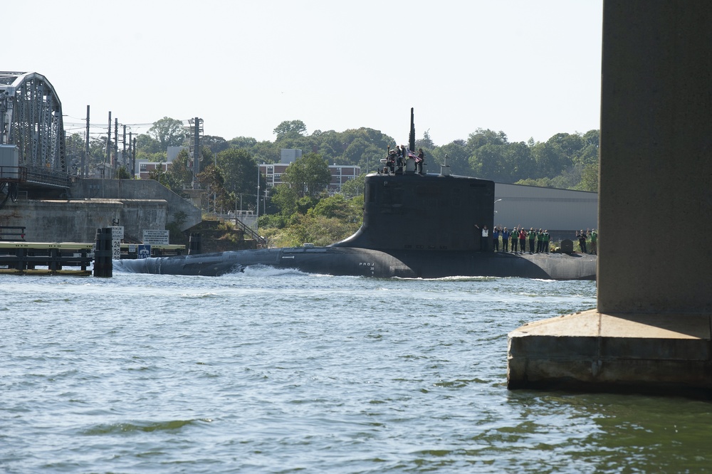 USS Colorado (SSN 788) Departing