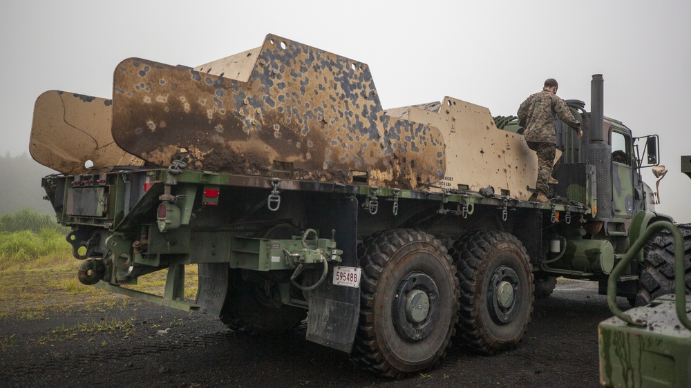 MWSS-171 train in Fuji with M249