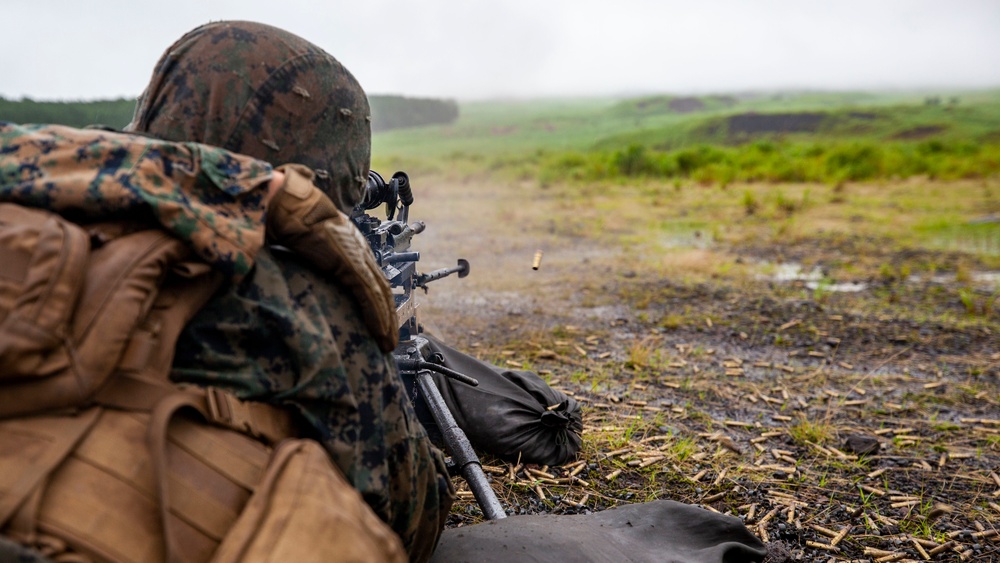 MWSS-171 train in Fuji with M249