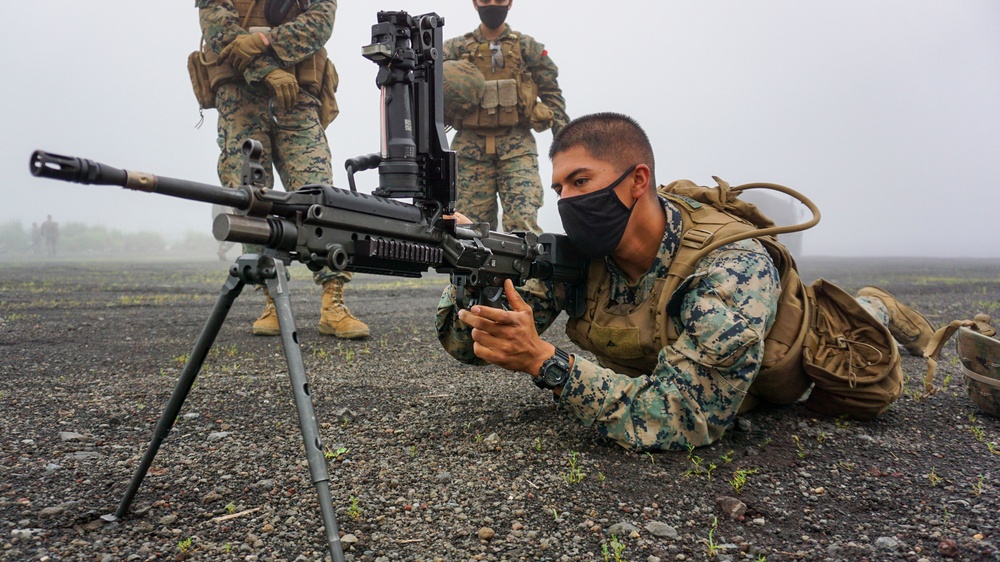 MWSS-171 train in Fuji with M249