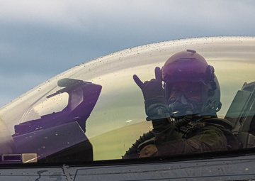 ‘Mustang 2’ debuts F-16 flight