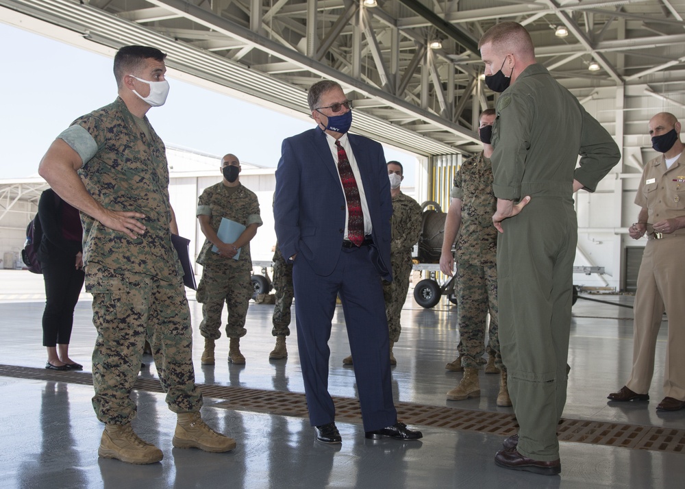 Assistant  SecNav Presents Marines with Safety Award